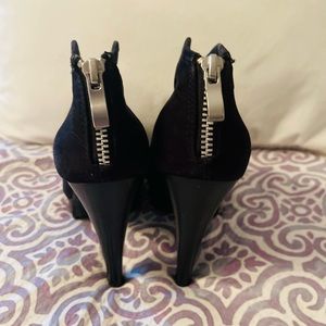 Bakers “Kaytee” Zipper Back High Heel Booties - Size 8M Black